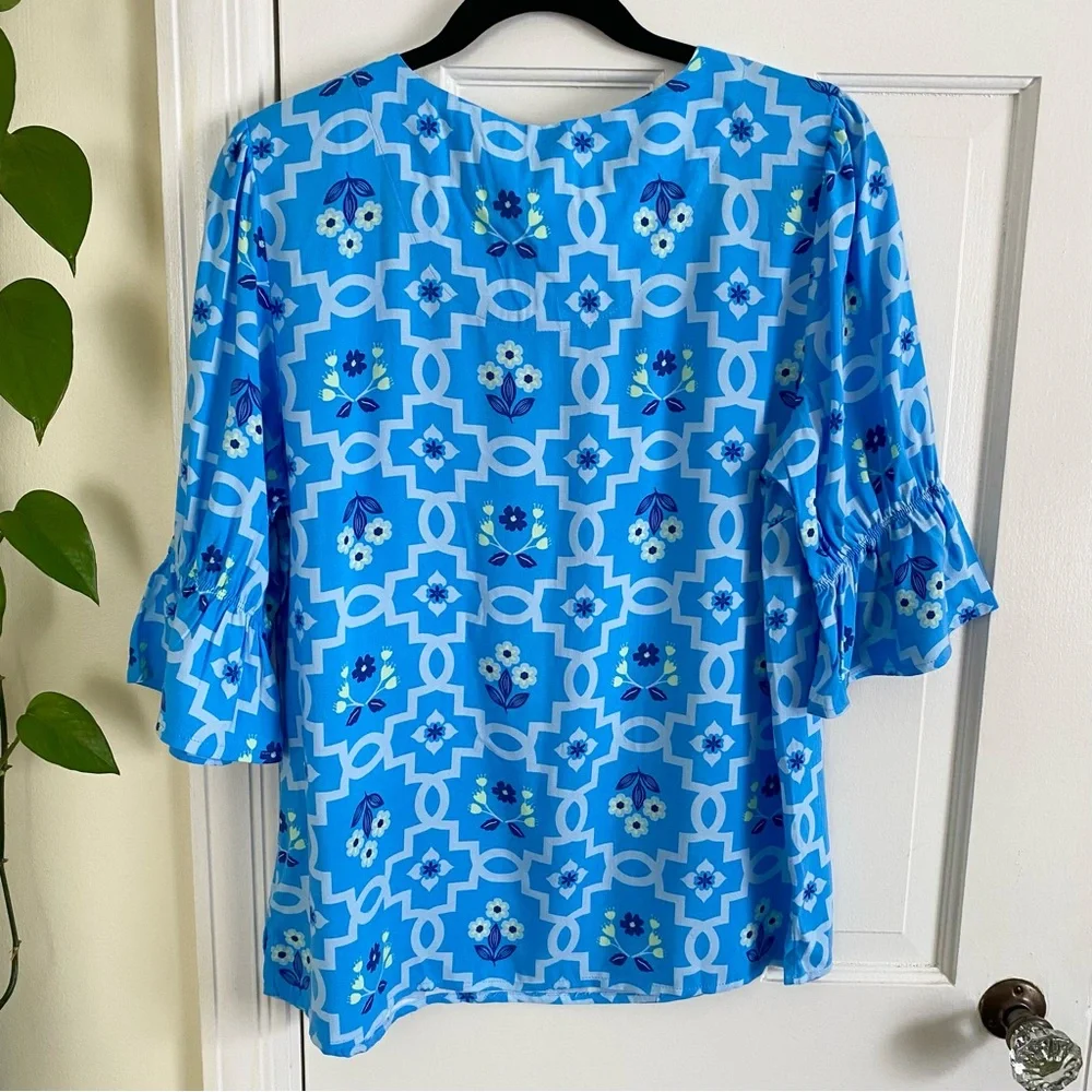 NWOT D&Co QVC Blue Floral Print Top Womens Size Small Ruffle Bell Sleeve Blouse